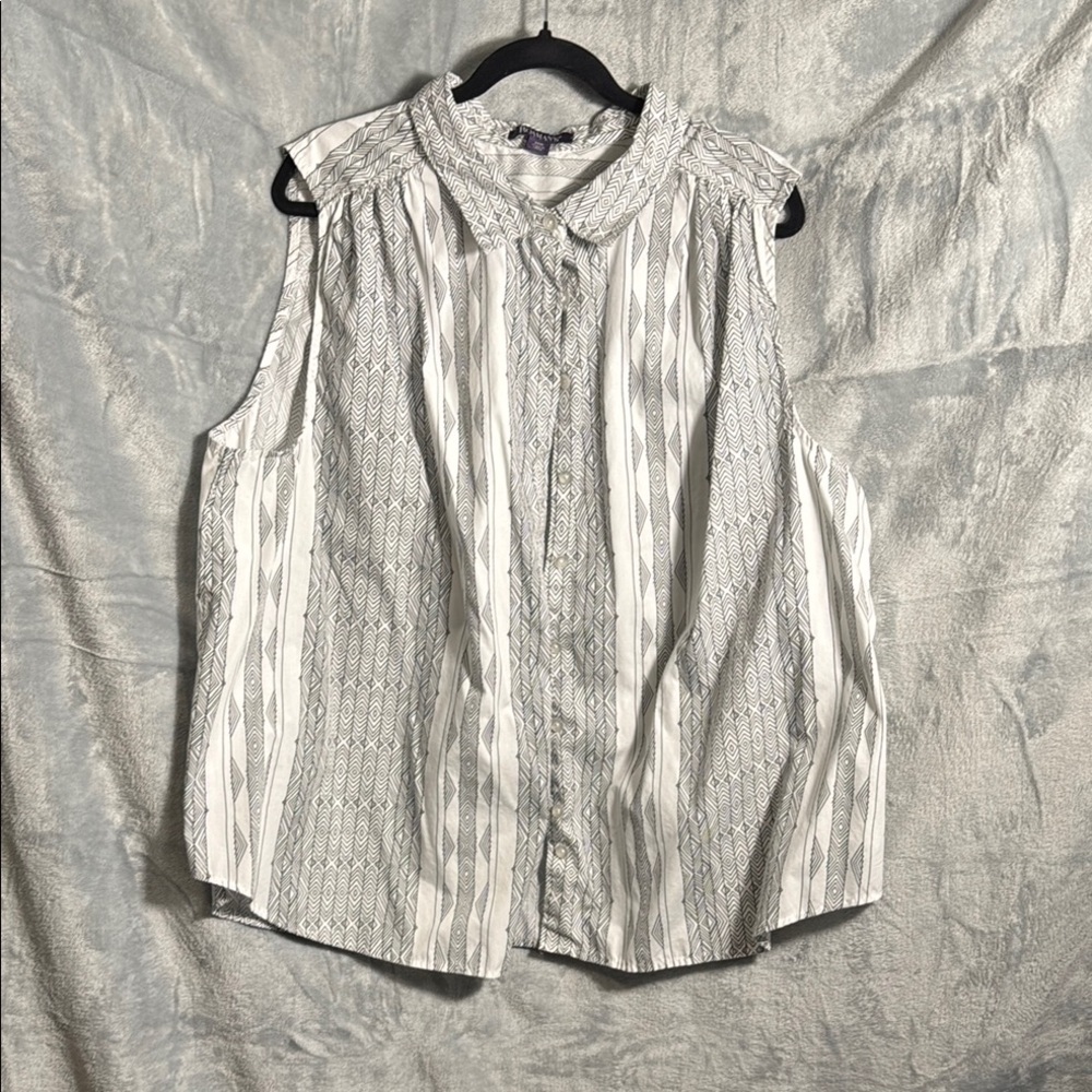 Roaman's top‎ plus size 26W Black and White Geometric Blouse lightweight pleated
